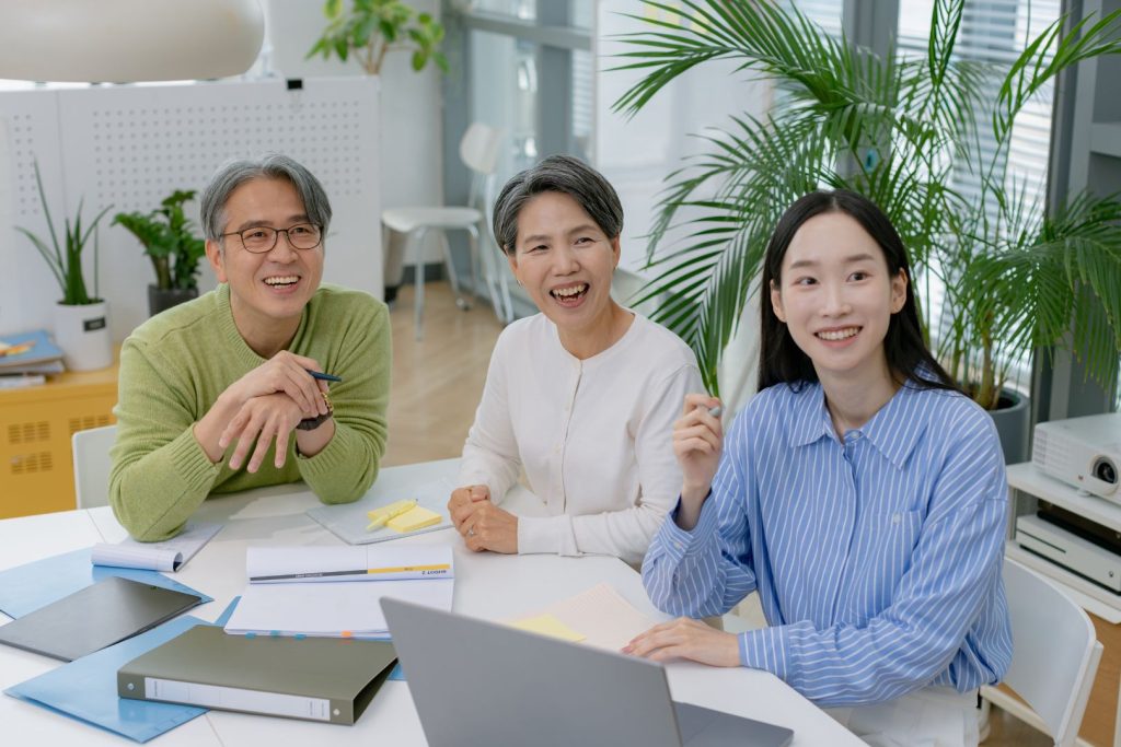 ทีมผู้เชี่ยวชาญจาก Top Reach Marketing กำลังวิเคราะห์ข้อมูลเพื่อสร้าง Marketing Attribution Model และวัดผลกำไรจริงจาก MQL