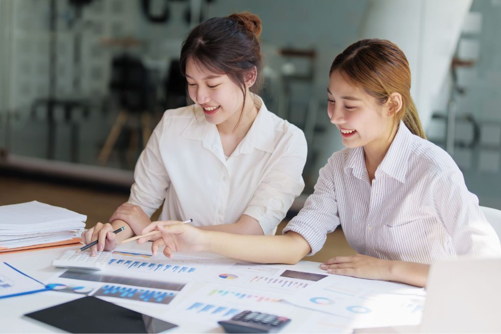 ทีมผู้เชี่ยวชาญจาก Top Reach Marketing กำลังตรวจสอบข้อมูลและประเมินความพร้อมด้านเทคโนโลยีการตลาด (MarTech Stack) เพื่อทำ Digital Transformation Audit ให้กับองค์กร